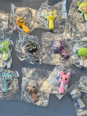 Spunki Figurines toys (15pcs + 4 repeated)
